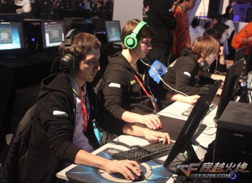 社会各界积 社会各界积