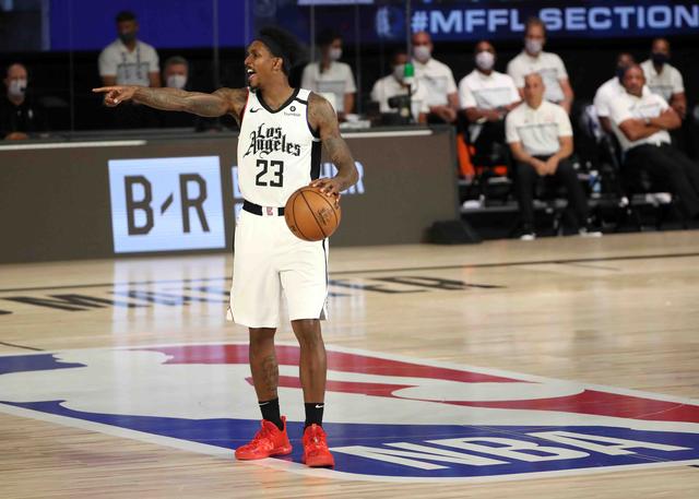 皮球应声入 皮球应声入